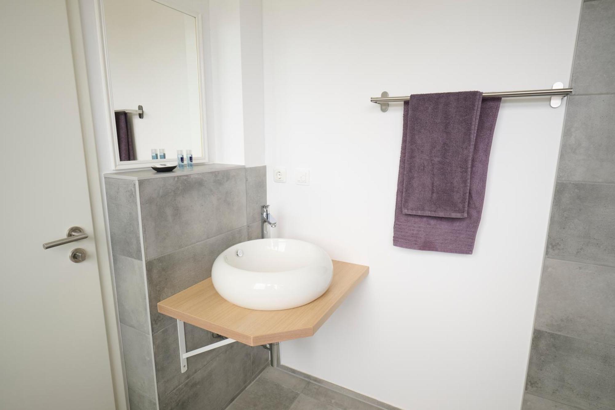Shipyard Guesthouse Gaestehaus Fuer Geschaeftsreisende Und Monteure An Der Elsflether Werft Und Trainingcenter Heinemann Solutions Gmbh Dış mekan fotoğraf